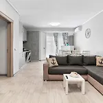 Aquamarine - Pool & Apartament *