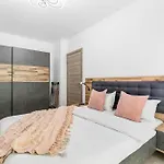 Aquamarine - Pool & Apartament Năvodari