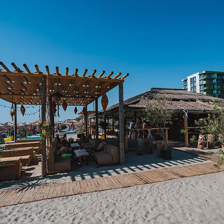 Aquamarine - Pool & *