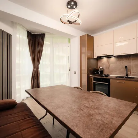 Aquamarine - Pool & 那沃达利