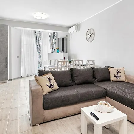 Aquamarine - Pool & * 那沃达利