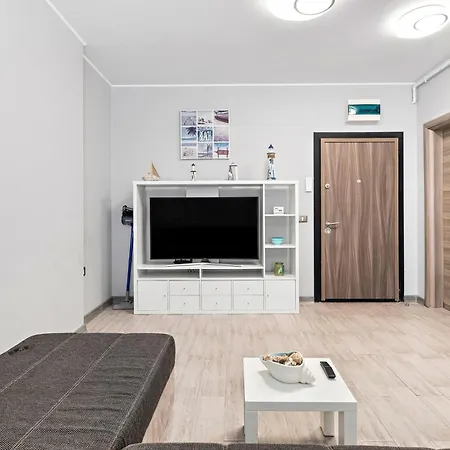 Aquamarine - Pool & 那沃达利