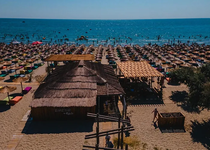 Aquamarine - Pool & Lejlighed Năvodari