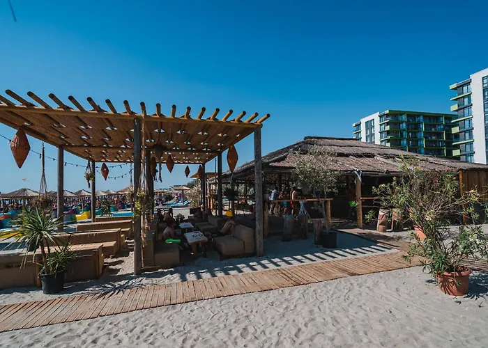 Aquamarine - Pool & *