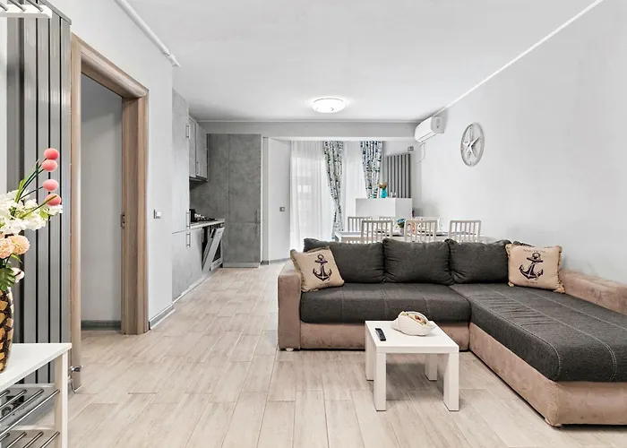 Aquamarine - Pool & Lejlighed *