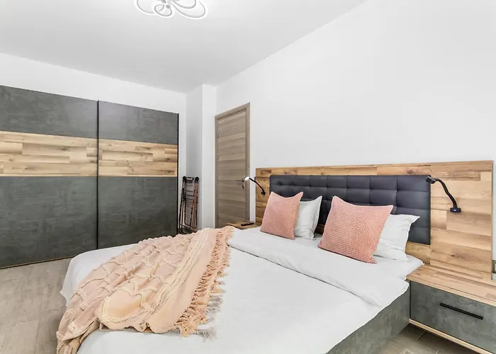 Aquamarine - Pool & Lejlighed Năvodari