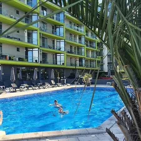 Aquamarine - Pool & *