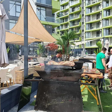 Aquamarine - Pool & *