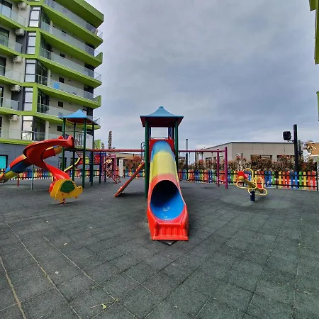 Aquamarine - Pool & Apartman Năvodari