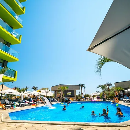 Aquamarine - Pool & Apartment