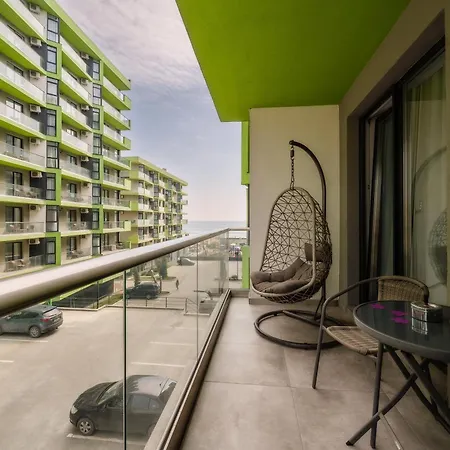 Aquamarine - Pool & アパート