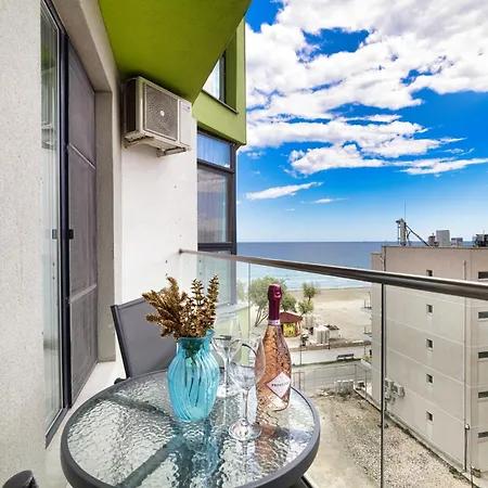 Aquamarine - Pool & アパート