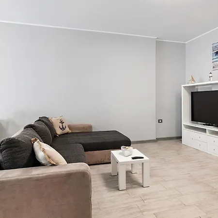 Aquamarine - Pool & *