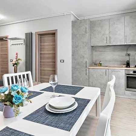 Aquamarine - Pool & Apartment Navodari