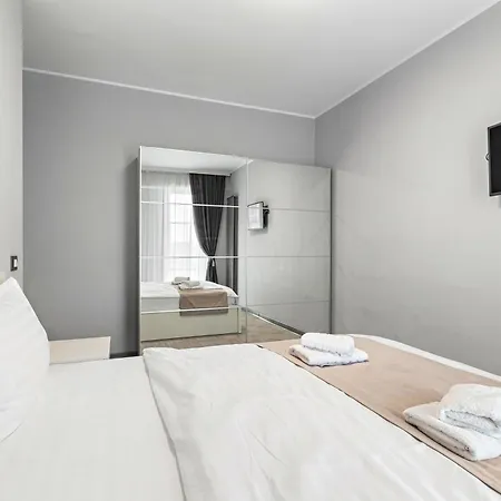 Aquamarine - Pool & *