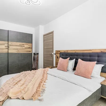 Aquamarine - Pool & Apartman Năvodari