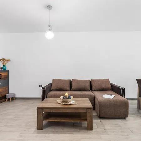 Aquamarine - Pool & شقة