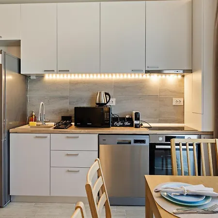 Aquamarine - Pool & Apartamento Năvodari