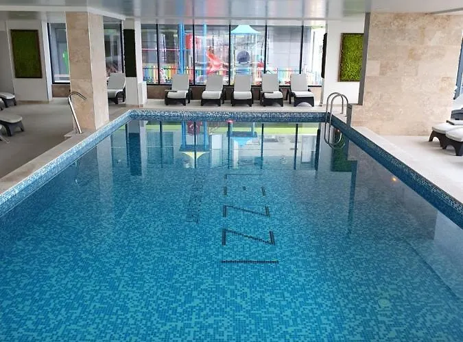 Aquamarine - Pool & דירה *