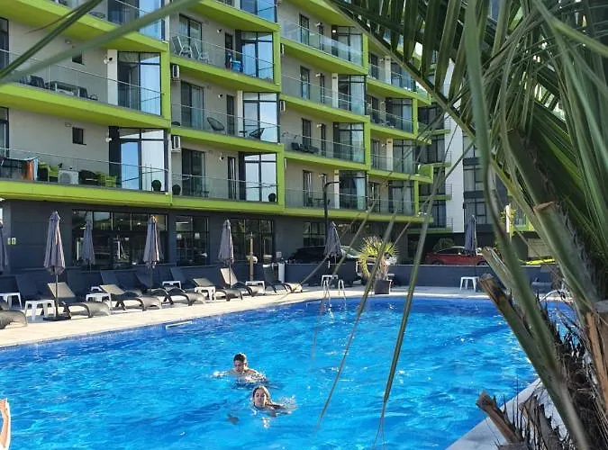 Aquamarine - Pool & *