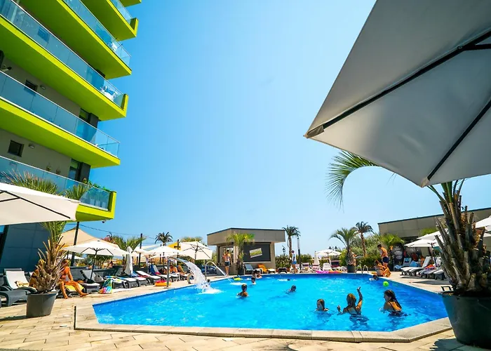 Aquamarine - Pool & דירה