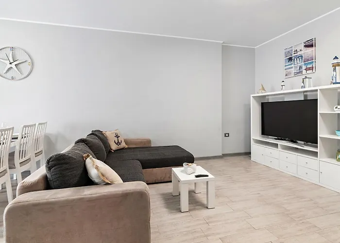 Aquamarine - Pool & *