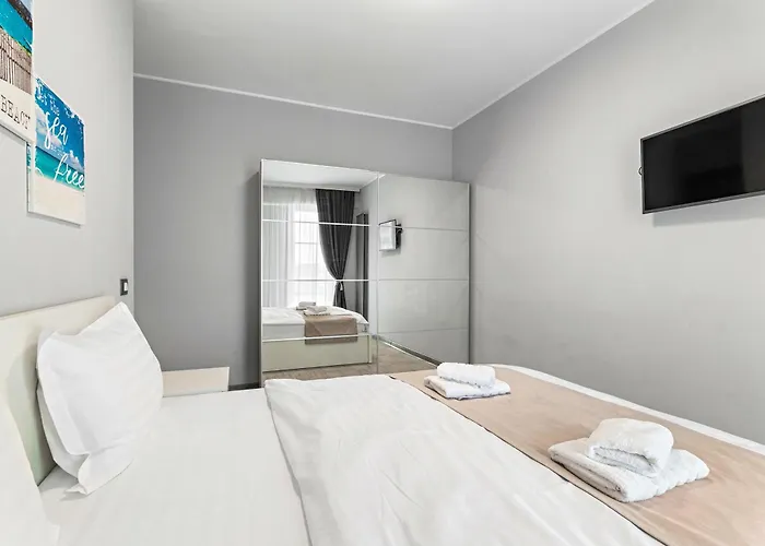 Aquamarine - Pool & *