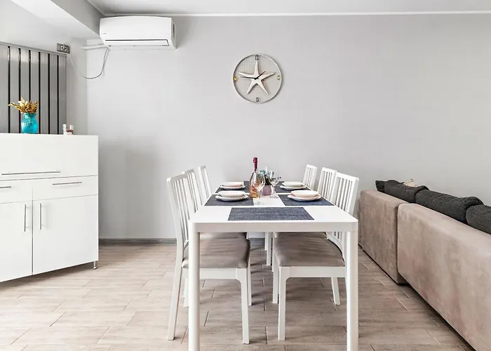 Aquamarine - Pool & Năvodari